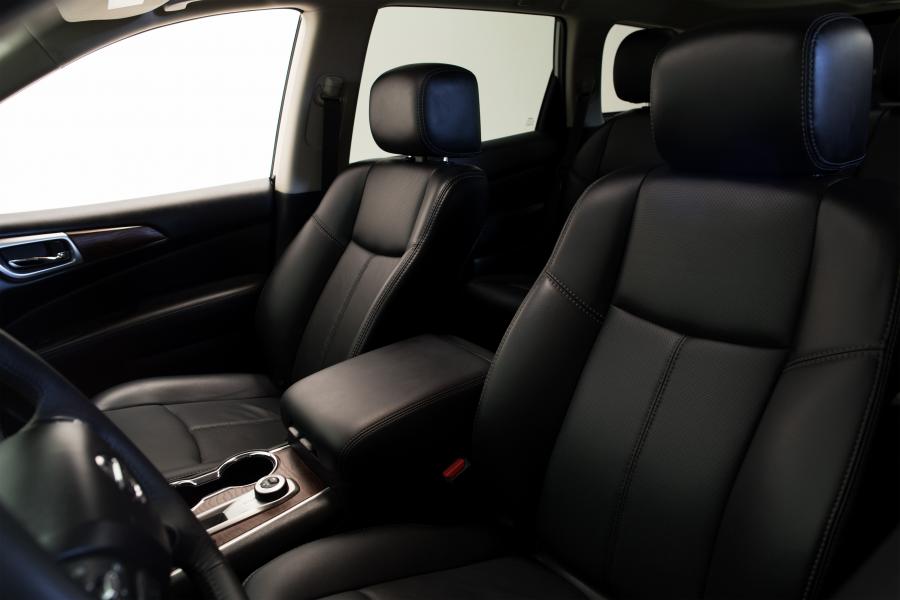 Интерьер Nissan Pathfinder 2017 года  (LA) (фото 26 из 32)